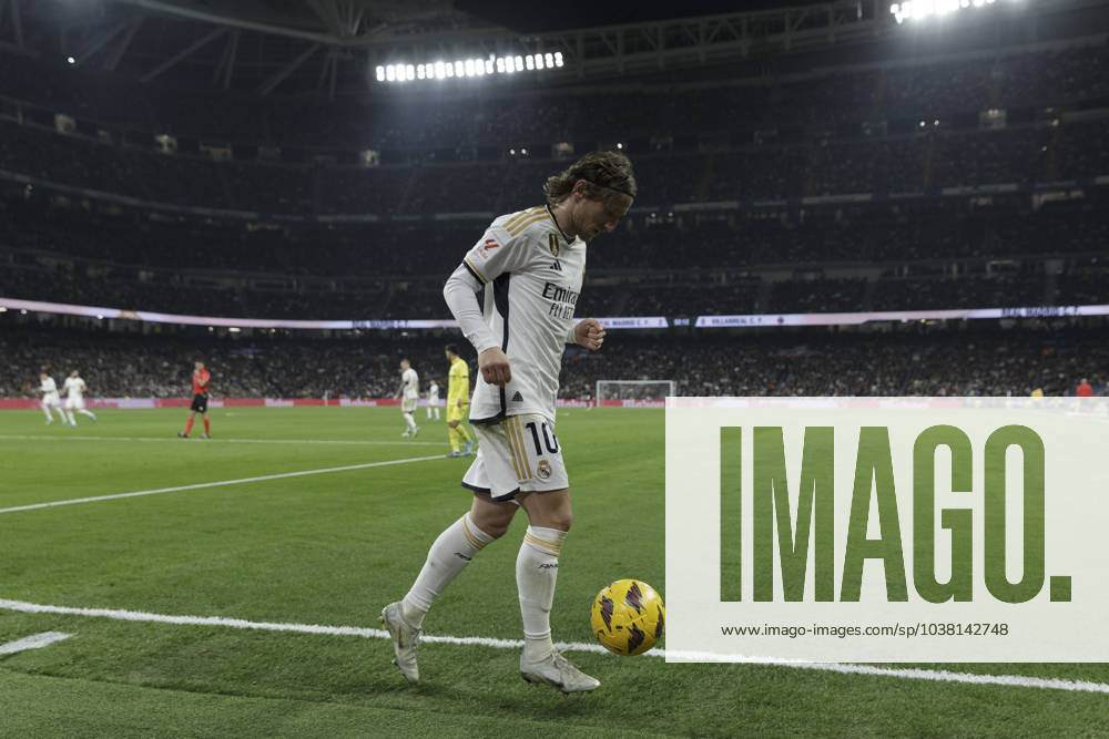 LA LIGA EA Sports - Real Madrid vs Villarreal Luka Modric of Real Madrid is playing during the La Liga 2023 24 match between Real Madrid and Villarreal at Santiago Bernabeu Stadium in Madrid, Spain, on December 17, 2023. Madrid Spain