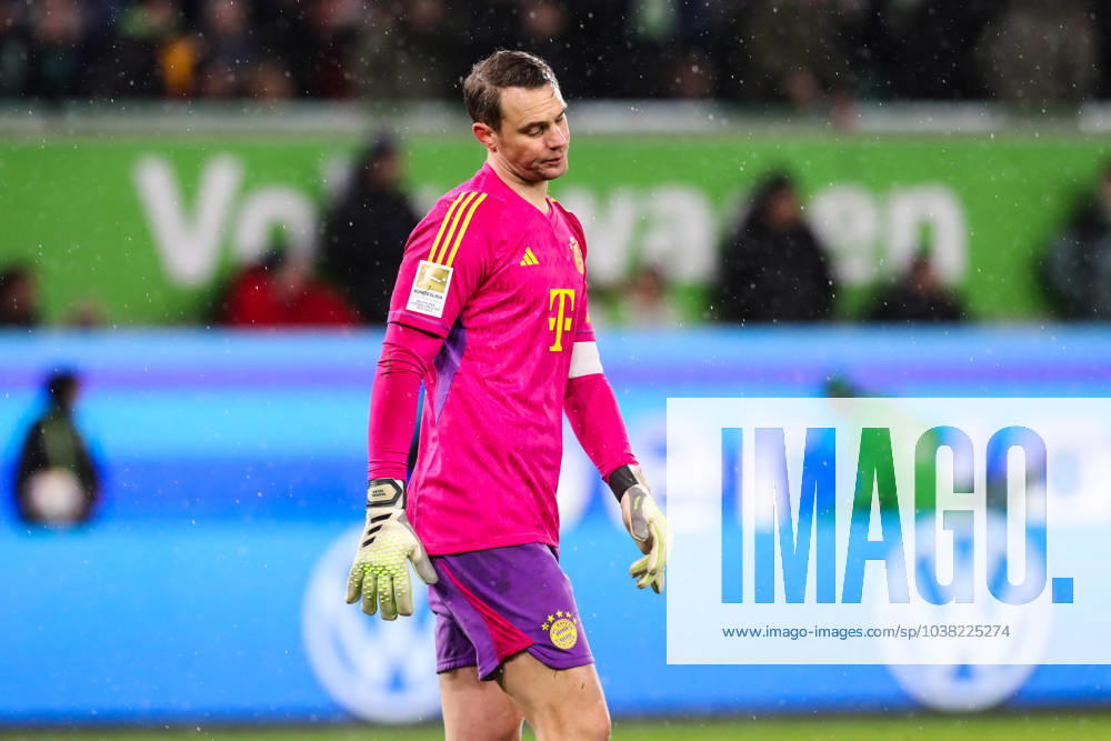 Torwart Manuel Neuer (FC Bayern München,1) nach dem 1-2 Anschlusstreffer - 1. Fussball Bundesliga Saison 2023-2024 Punktspiel VfL Wolfsburg vs. FC Bayern München in der Volkswagen Arena in Wolfsburg - Einzelobild,Aktion,Fussball,Deutschland,Mann,Männer
