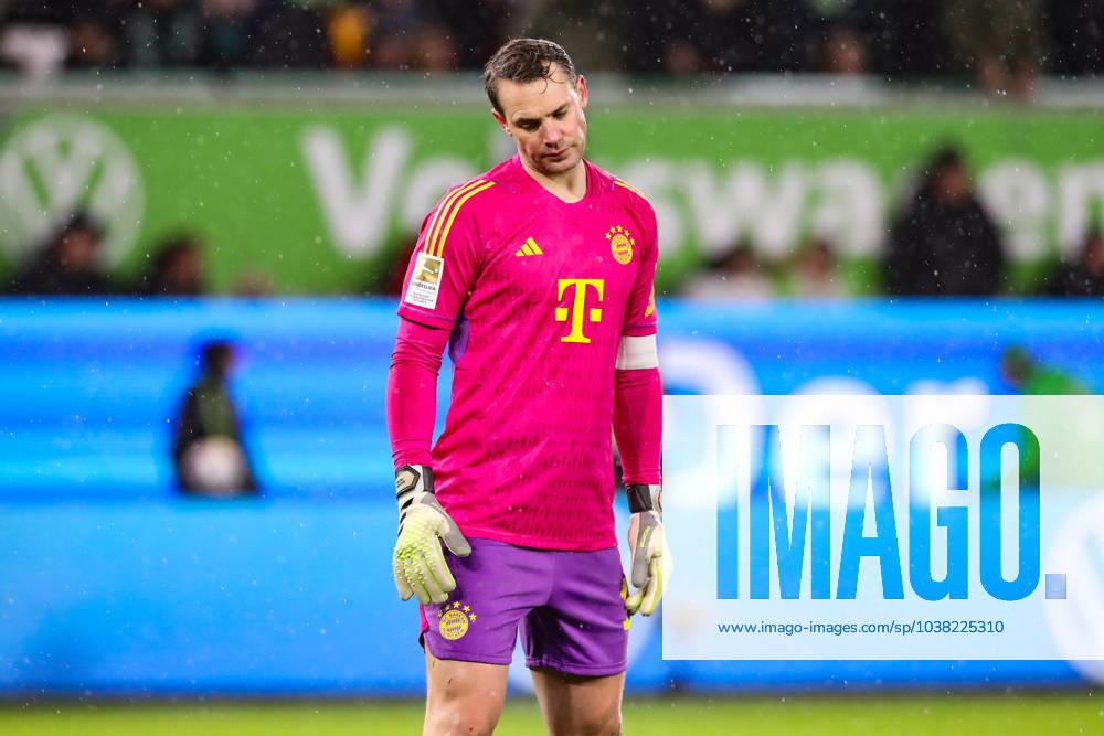 Torwart Manuel Neuer (FC Bayern München,1) nach dem 1-2 Anschlusstreffer - 1. Fussball Bundesliga Saison 2023-2024 Punktspiel VfL Wolfsburg vs. FC Bayern München in der Volkswagen Arena in Wolfsburg - Einzelobild,Aktion,Fussball,Deutschland,Mann,Männer