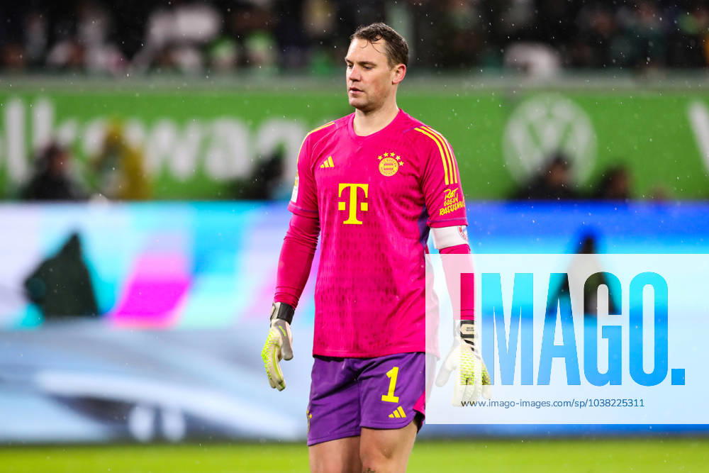 Torwart Manuel Neuer (FC Bayern München,1) nach dem 1-2 Anschlusstreffer - 1. Fussball Bundesliga Saison 2023-2024 Punktspiel VfL Wolfsburg vs. FC Bayern München in der Volkswagen Arena in Wolfsburg - Einzelobild,Aktion,Fussball,Deutschland,Mann,Männer