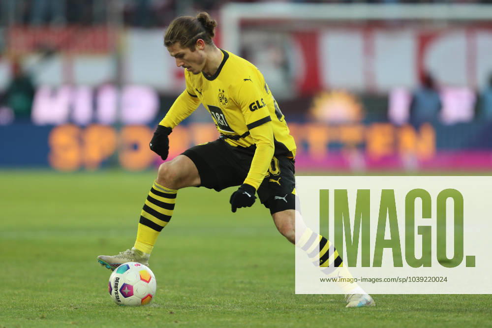 Marcel Sabitzer (Borussia Dortmund) in Aktion, am Ball, Einzelaktion, 1. Bundesliga, 1. FC Koeln vs Borussia Dortmund - 1.Bundesliga, RheinEnergieStadion, 20.01.2024, Koeln, Deutschland. 1. FC Koeln vs Borussia Dortmund - 1.Bundesliga - 1. Bundesliga