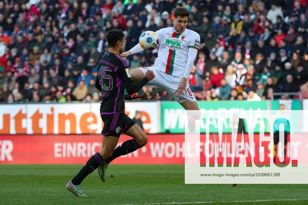 Im Zweikampf, Aktion, mit Alexandar Pavlovic 45 (FC Bayern Muenchen), Elvis Rexhbecaj 8 (FC Augsburg), FC Augsburg vs. FC Bayern Muenchen, Fussball, 1. Bundesliga, 19. Spieltag, 27.01.2024 DFB regulations prohibit any use of photographs as image sequences and or quasi-video Augsburg Bayern Deutschland