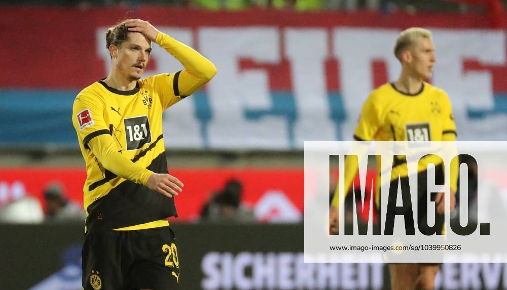 Marcel Sabitzer (Borussia Dortmund), Nico Schlotterbeck (Borussia Dortmund) enttäuscht schauend, Enttäuschung, disappointed, 02.02.2024, Heidenheim (Deutschland), Fussball, Bundesliga, 1.FC Heidenheim 1846 - Borussia Dortmund, DFB DFL REGULATIONS PROHIBIT ANY USE OF PHOTOGRAPHS AS IMAGE SEQUENCES AND OR QUASI-VIDEO.