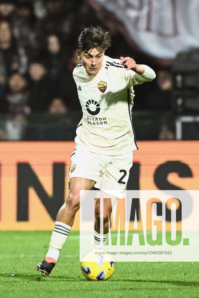 Paulo Dybala of AS Roma in action during the Serie A match between US Salernitana and AS Roma at Stadio Arechi Salerno Italy on 29 January 2024. Salerno Stadio Arechi Salerno Italy