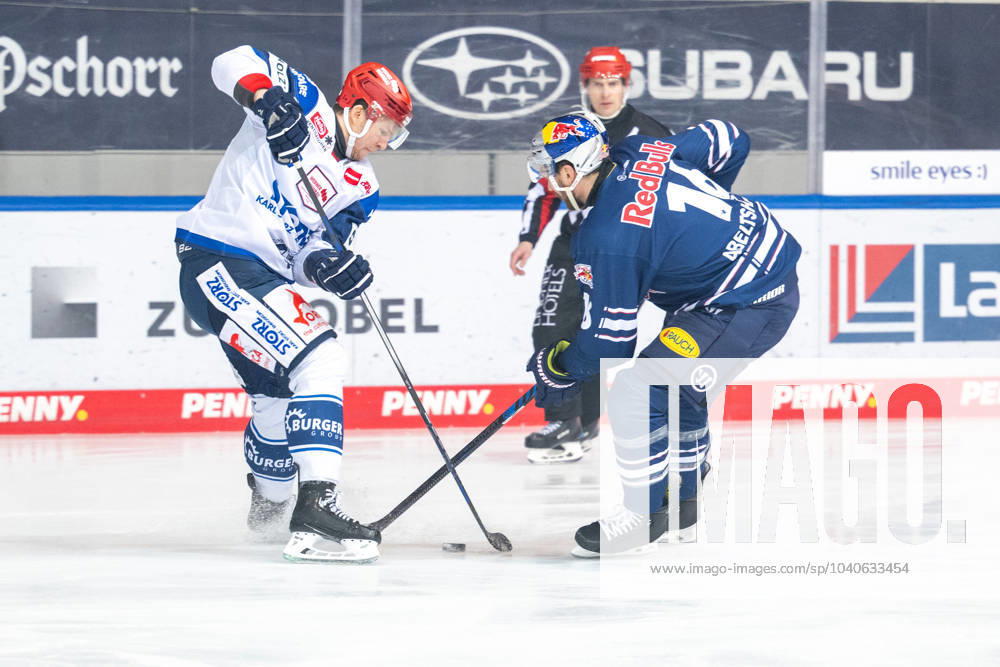 Alexander Karachun 47 (Schwenninger Wild Wings), Konrad Abeltshauser 16 (EHC Red Bull Muenchen) im Zweikampf, EHC Red Bull Muenchen vs. Schwenninger Wild Wings, Eishockey, PENNY DEL, Hauptrunde, 45. Spieltag, 15.02.2024 Muenchen Bayern Deutschland