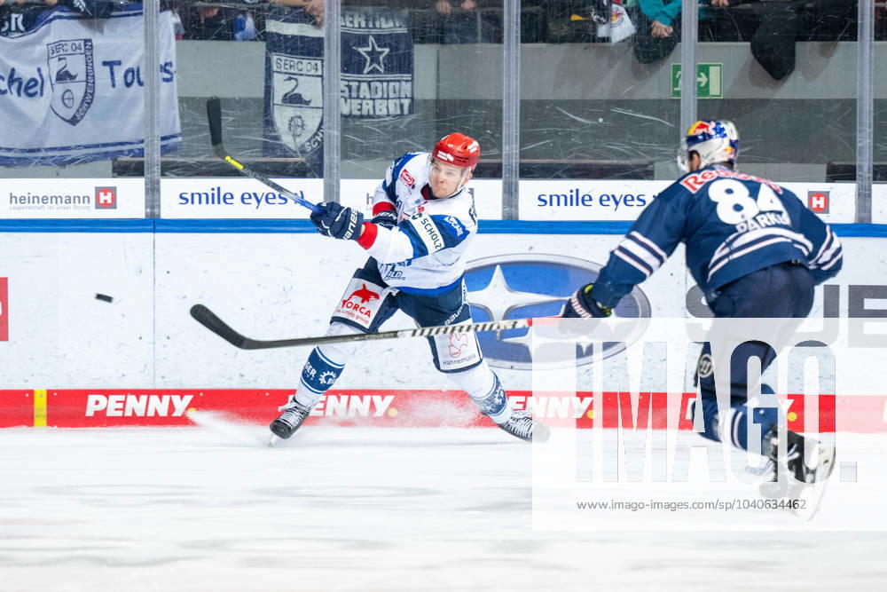 Alexander Karachun 47 (Schwenninger Wild Wings), Trevor Parkes 84 (EHC Red Bull Muenchen), EHC Red Bull Muenchen vs. Schwenninger Wild Wings, Eishockey, PENNY DEL, Hauptrunde, 45. Spieltag, 15.02.2024 Muenchen Bayern Deutschland