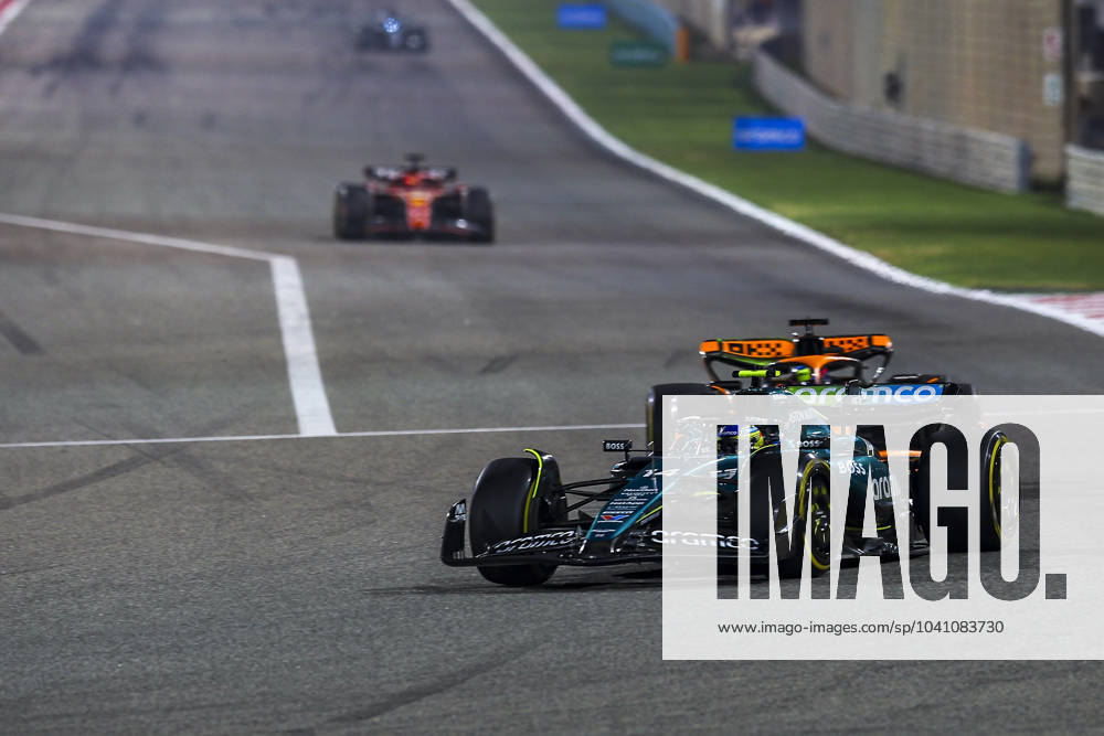 14 ALONSO Fernando (spa), Aston Martin F1 Team AMR24 and 81 PIASTRI Oscar (aus), McLaren F1 Team MCL38, action during the Formula 1 Aramco pre-season testing 2024 of the 2024 FIA Formula One World Championship, WM, Weltmeisterschaft from February 21 to 23, 2024 on the Bahrain International Circuit, in Sakhir, Bahrain - Photo Eric Alonso DPPI F1 Pre-season Testing in Bahrain at Bahrain International Circuit on February 22, 2024 in Sakhir, Bahrain. (Photo by HOCH ZWEI) Sakhir Sakhir Bahrain Bahrain