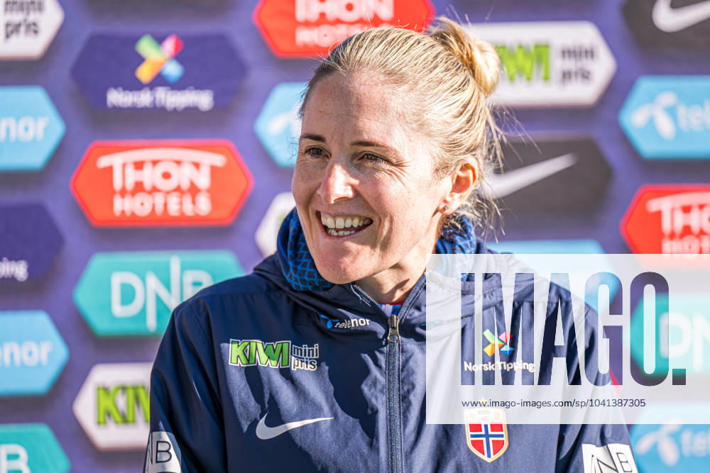 Head coach Gemma Grainger of the Norwegian women s national football team during a press conference, PK, Pressekonferenz on February 26, 2024 in Stavanger. Photo: Marius Simensen BILDBYRAN COP 238 bbeng dam football fotball fotboll norge norway press conference pressekonferanse soccer uefa women s nations league
