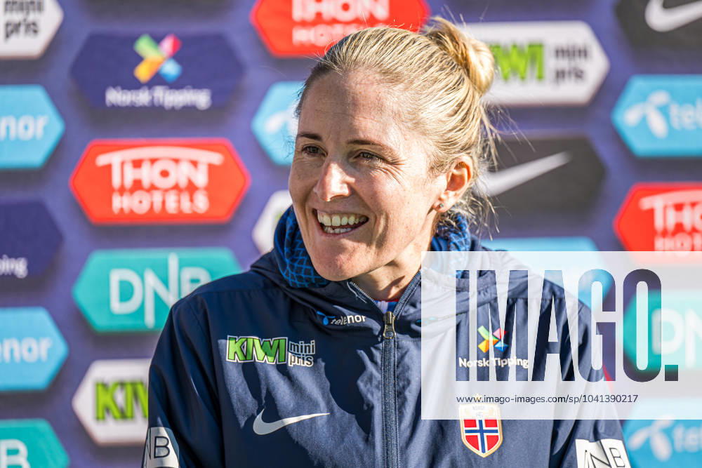 Head coach Gemma Grainger of the Norwegian women s national football team during a press conference, PK, Pressekonferenz on February 26, 2024 in Stavanger. Photo: Marius Simensen BILDBYRAN COP 238 bbeng dam football fotball fotboll norge norway press conference pressekonferanse soccer uefa women s nations league