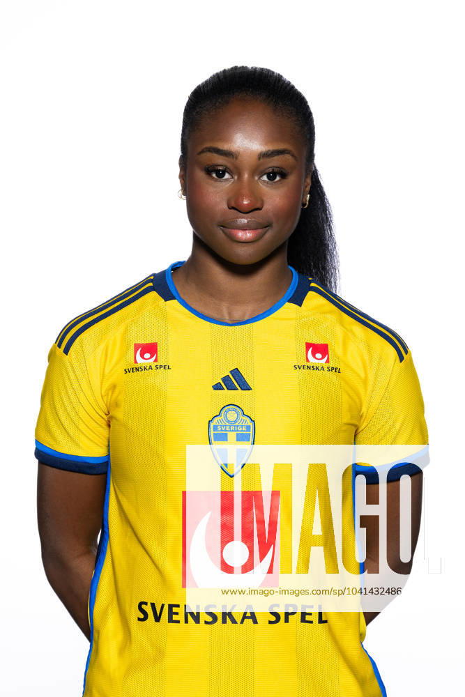 Monica Jusu Bah of the Swedish women s national football team poses for a portrait on February 27, 2024 in Stockholm. Photo: Johanna Säll BILDBYRAN kod JL JL0350 fotboll football soccer fotball porträtt portraits sverige sweden dam bbeng