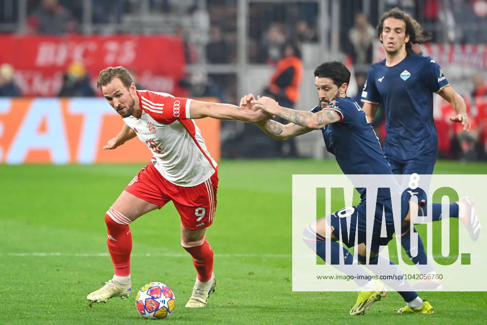 Harry KANE (Bayern Muenchen), Aktion,Zweikampf gegen Mattia ZCCAGNI (Lazio). Fussball Champions League Achtelfinale FC Bayern Muenchen-Lazio Rom 3-0 am 05.03.2024, A L L I A N Z A R E N A.