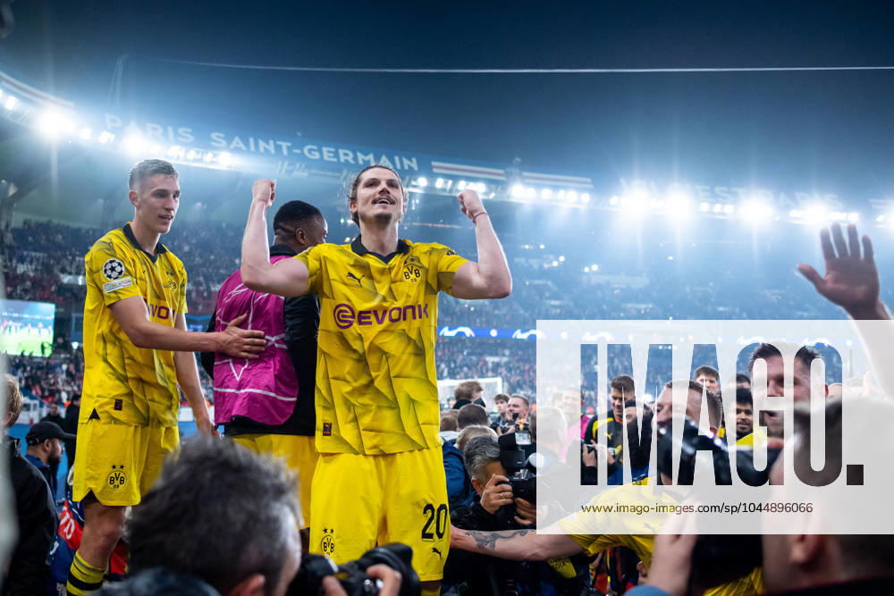 Marcel Sabitzer (Borussia Dortmund, 20), Nico Schlotterbeck (Borussia Dortmund, 04) jubeln mit den Fans ueber den Sieg und Einzug in das Finale in London, FRA, Paris Saint Germain (PSG) vs Borussia Dortmund (BVB), Fussball, UEFA Champions League, Halbfinale Rueckspiel, Saison 2023 2024, 07.05.2024 FRA, Paris Saint Germain (PSG) vs Borussia Dortmund (BVB), Fussball, UEFA Champions League, Halbfinale Rueckspiel, Saison 2023 2024, 07.05.2024 Paris