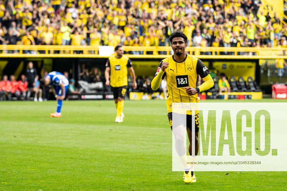 1.Fußball Bundesliga, 34.Spieltag: Borussia Dortmund - SV Darmstadt 98; 18.05.2024 Borussia Dortmund im Jubel nach dem tor von Ian Maatsen (Borussia Dortmund, 22), 1.Fußball Bundesliga, 34.Spieltag: Borussia Dortmund - SV Darmstadt 98; Signal-Iduna-Park, Dortmund; 18.05.2024 DFL DFB regulations prohibit any use of photographs as image sequences and or quasi video.