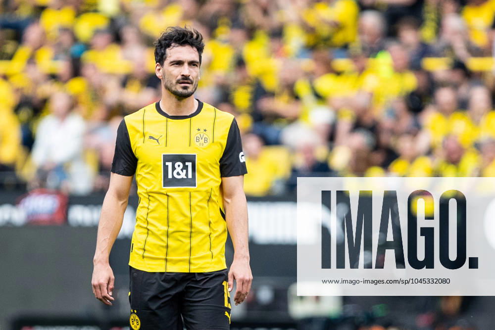 1.Fußball Bundesliga, 34.Spieltag: Borussia Dortmund - SV Darmstadt 98; 18.05.2024 Mats Hummels (Borussia Dortmund, 15) Trikot für Saison 2024-2025, neu. 1.Fußball Bundesliga, 34.Spieltag: Borussia Dortmund - SV Darmstadt 98; Signal-Iduna-Park, Dortmund; 18.05.2024 DFL DFB regulations prohibit any use of photographs as image sequences and or quasi video.