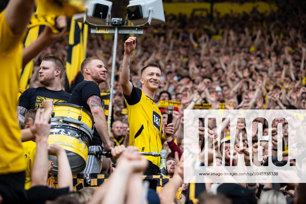 1.Fußball Bundesliga, 34.Spieltag: Borussia Dortmund - SV Darmstadt 98; 18.05.2024 Marko Reus (Borussia Dortmund, 11), nach dem Spiel Verabschiedung, Fanszene, Fans Zuschauerbereich 1.Fußball Bundesliga, 34.Spieltag: Borussia Dortmund - SV Darmstadt 98; Signal-Iduna-Park, Dortmund; 18.05.2024 DFL DFB regulations prohibit any use of photographs as image sequences and or quasi video.