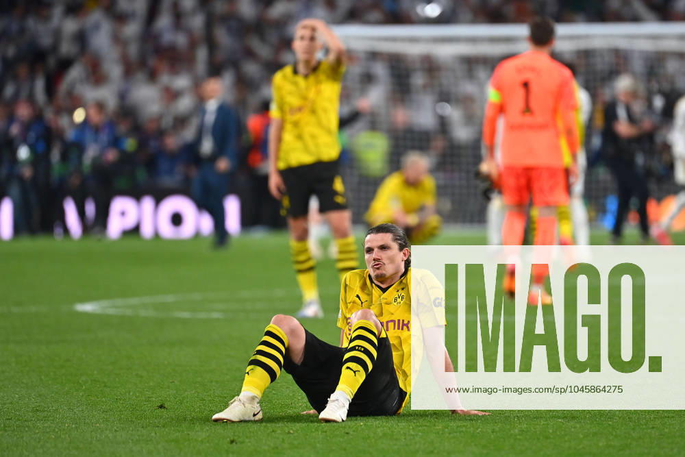 Marcel SABITZER (Borussia Dortmund) nach Spielende,sitzt auf dem Rasen, Enttaeuschung,Frust, enttaeuscht,frustriert,niedergeschlagen, Aktion,Einzelaktion,Einzelbild, Freisteller,Ganzkoerperaufnahme,ganze Figur Fussball UEFA Champions League Finale Borussia Dortmund - Real Madrid 0-2 am 01.06.2024, Wembley Stadion London.