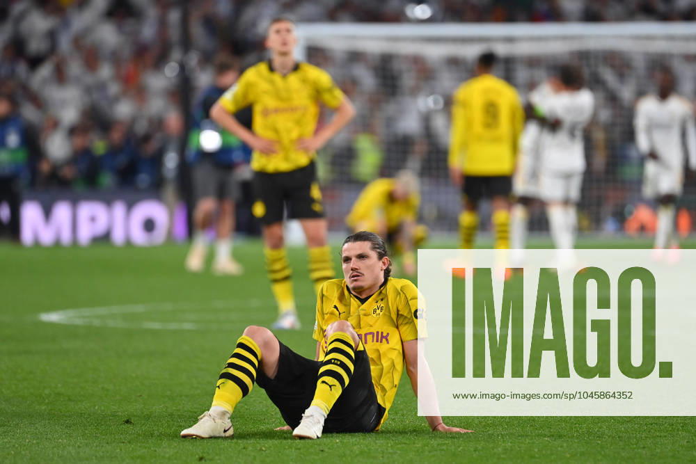 Marcel SABITZER (Borussia Dortmund) nach Spielende,sitzt auf dem Rasen, Enttaeuschung,Frust, enttaeuscht,frustriert,niedergeschlagen, Aktion,Einzelaktion,Einzelbild, Freisteller,Ganzkoerperaufnahme,ganze Figur Fussball UEFA Champions League Finale Borussia Dortmund - Real Madrid 0-2 am 01.06.2024, Wembley Stadion London.