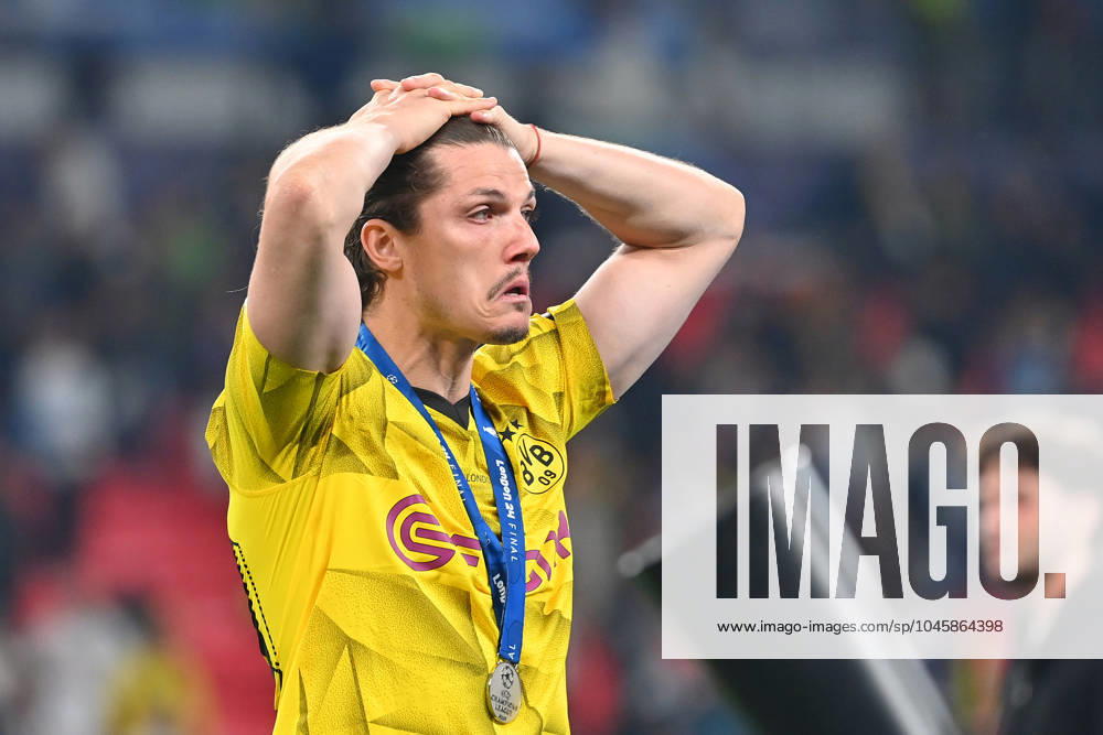 Marcel SABITZER (Borussia Dortmund) nach Siegerehrung, dem Weinen nahe, Enttaeuschung,Frust, enttaeuscht,frustriert,niedergeschlagen nach Siegerehrung. Aktion,Einzelbild,angeschnittenes Einzelmotiv,Halbfigur,halbe Figur. Fussball UEFA Champions League Finale Borussia Dortmund - Real Madrid 0-2 am 01.06.2024, Wembley Stadion London.
