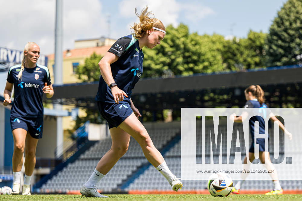 Signe Gaupset of the Norwegian women s national football team during a training session on June 3, 2024 in Ferrara. Photo: Marius Simensen BILDBYRAN COP 238 bbeng dam football fotball fotboll norge norway practice soccer training trening träning uefa women s EURO Qualifier, EM, Europameisterschaft