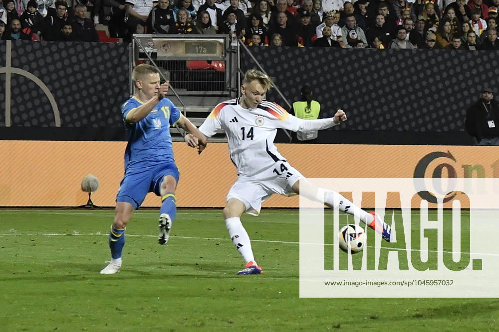 Strafraumszene Torchance von Maximilian Beier ( 14, Deutschland) , li. Oleksandr Zinchenko ( 1, Ukraine) 03.06.2024 Fussball Länderspiel Deutschland vs Ukraine, Max-Morlock-Stadion, Nuernberg, Bayern Germany