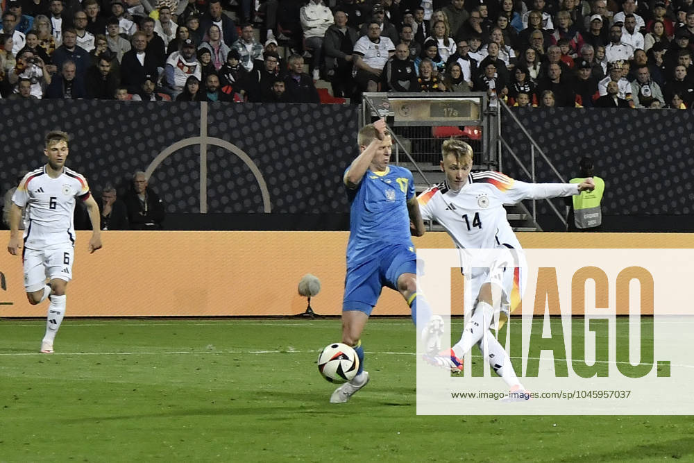 Strafraumszene Torchance von Maximilian Beier ( 14, Deutschland) , li. Oleksandr Zinchenko ( 1, Ukraine) 03.06.2024 Fussball Länderspiel Deutschland vs Ukraine, Max-Morlock-Stadion, Nuernberg, Bayern Germany