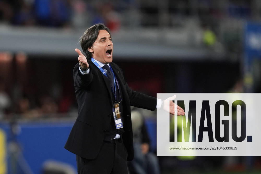 Turkiye s Headcoach Vincenzo Montella shouts instructions to his players during the Friendly Matches 2024 between Italy and Turkiye at Renato Dall& x2019;Ara Stadium - Soccer - Bologna, Italy - Tuesday June 4, 2024