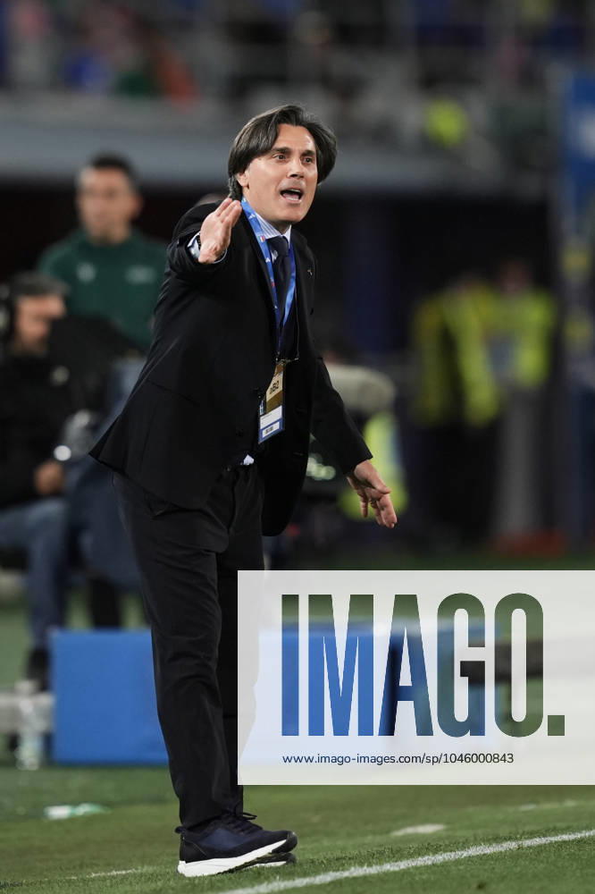 Turkiye s Headcoach Vincenzo Montella shouts instructions to his players during the Friendly Matches 2024 between Italy and Turkiye at Renato Dall& x2019;Ara Stadium - Soccer - Bologna, Italy - Tuesday June 4, 2024