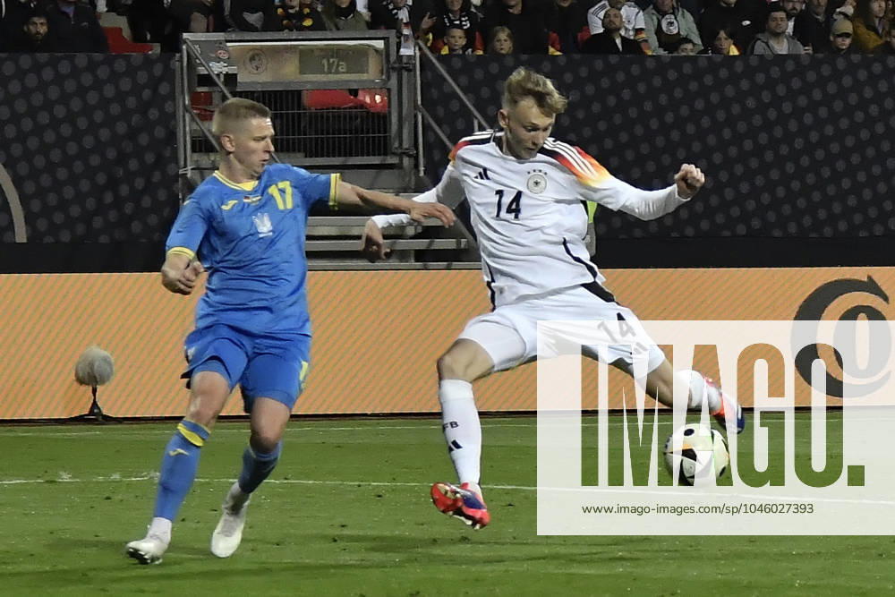 Strafraumszene Torchance von Maximilian Beier ( 14, Deutschland) neben Oleksandr Zinchenko ( 17, Ukraine) 03.06.2024 Fussball Länderspiel Deutschland vs Ukraine, Max-Morlock-Stadion, Nuernberg, Bayern Germany