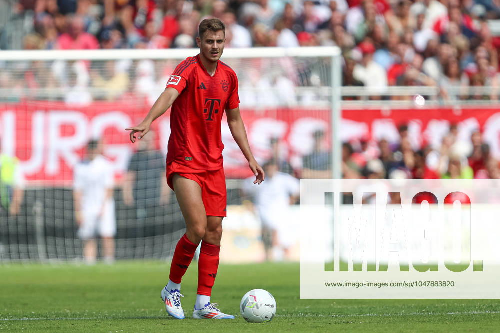 Josip Stanisic (FC Bayern München) in Aktion, am Ball, Einzelaktion, Testspiel, 1.FC Düren vs FC Bayern München, Karl-Knipprath-Stadion am 28. July 2024 in Jülich, Deutschland. (Foto von Oliver Kaelke DeFodi Images) Josip Stanisic (FC Bayern München) controls the ball, Testspiel, 1.FC Düren vs FC Bayern München, Karl-Knipprath-Stadion on July 28, 2024 in Juelich, Germany. (Photo by Oliver Kaelke DeFodi Images) Defodi-678_2024_07_28_OK_FCDFCB_0729