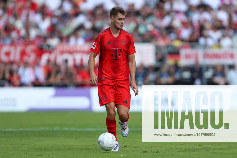 Josip Stanisic (FC Bayern München) in Aktion, am Ball, Einzelaktion, Testspiel, 1.FC Düren vs FC Bayern München, Karl-Knipprath-Stadion am 28. July 2024 in Jülich, Deutschland. (Foto von Oliver Kaelke DeFodi Images) Josip Stanisic (FC Bayern München) controls the ball, Testspiel, 1.FC Düren vs FC Bayern München, Karl-Knipprath-Stadion on July 28, 2024 in Juelich, Germany. (Photo by Oliver Kaelke DeFodi Images) Defodi-678_2024_07_28_OK_FCDFCB_0825
