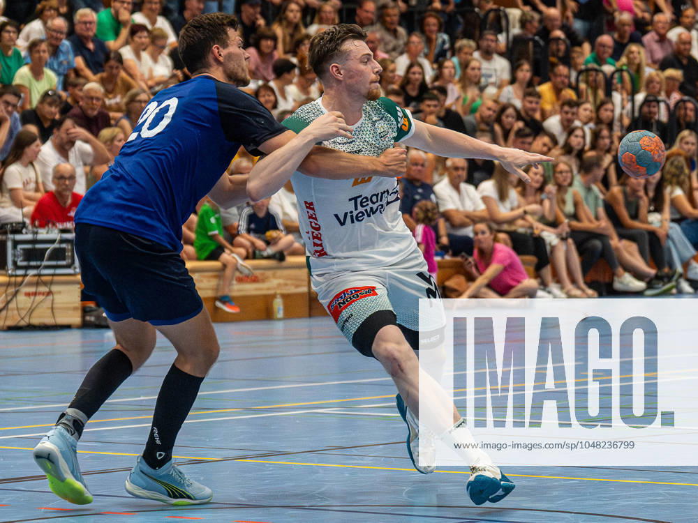 Erik Persson (Frisch Auf Goeppingen, 22) im Zweikampf, Frisch Auf Goeppingen vs. TV Grosswallstadt, Benefizspiel, Handball, Herren, 03.08.2024 Frisch Auf Goeppingen vs. TV Grosswallstadt, Benefizspiel, Handball, Herren, 03.08.2024 Ebersbach an der Fils
