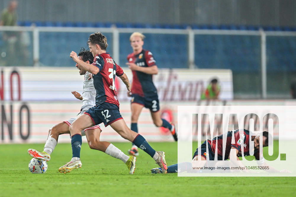 GenoaÕs Morten Frendrup fights for the ball during the Italian Cup soccer match between Genoa and Reggiana at Genova s Luigi Ferraris Stadium, Friday, August 09, 2024. (Tano Pecoraro LaPresse)