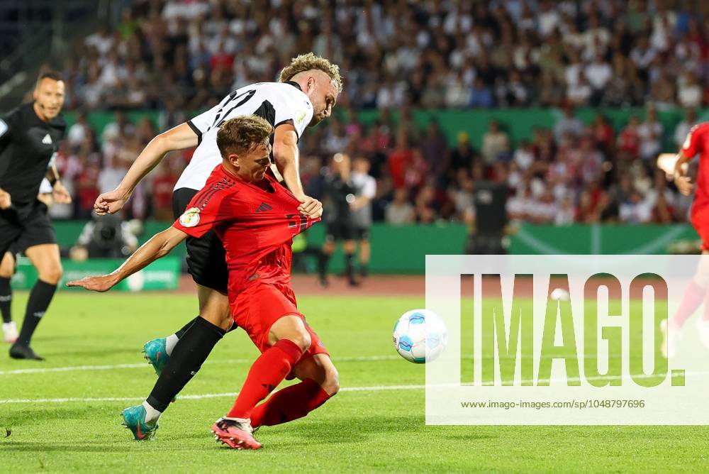 Im Zweikampf, Aktion, mit Joshua Kimmich 6 (FC Bayern Muenchen), Philipp Strompf 32 (SSV Ulm 1846), SSV Ulm 1846 vs. FC Bayern Muenchen, Fussball, DFB-Pokal, 1. Runde, 16.08.2024 DFB regulations prohibit any use of photographs as image sequences and or quasi-video Ulm Baden-Wuerttemberg Deutschland