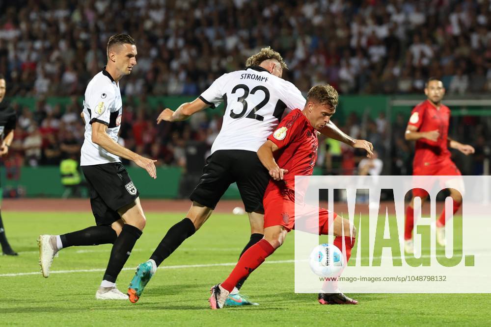 Im Zweikampf, Aktion, mit Joshua Kimmich 6 (FC Bayern Muenchen), Philipp Strompf 32 (SSV Ulm 1846), SSV Ulm 1846 vs. FC Bayern Muenchen, Fussball, DFB-Pokal, 1. Runde, 16.08.2024 DFB regulations prohibit any use of photographs as image sequences and or quasi-video Ulm Baden-Wuerttemberg Deutschland