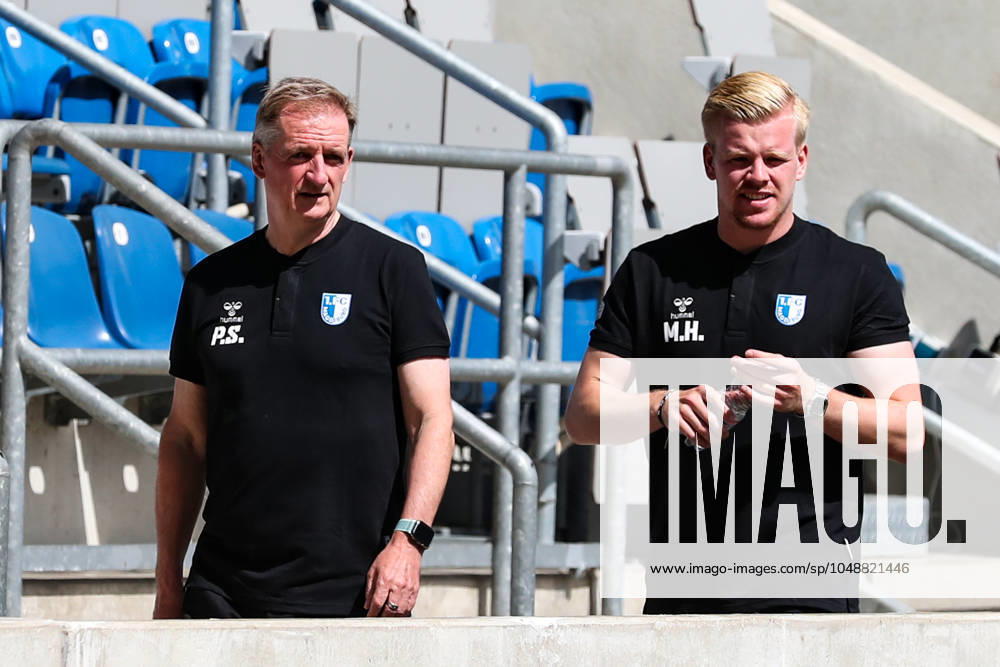 Trainer Petrik Sander (1. FC Magdeburg) und Torwartkoordinator Maximilian Heidel (1. FC Magdeburg) - Fussball NOFV-Oberliga Süd Porträttermin 2023 2024 offizieller Fototermin 1. FC Magdeburg U23 in der MDCC Arena in Magdeburg - Deutschland, Fussball, Maenner, GER