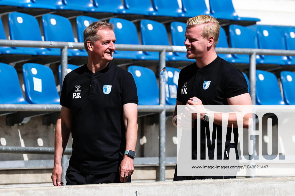 Trainer Petrik Sander (1. FC Magdeburg) und Torwartkoordinator Maximilian Heidel (1. FC Magdeburg) - Fussball NOFV-Oberliga Süd Porträttermin 2023 2024 offizieller Fototermin 1. FC Magdeburg U23 in der MDCC Arena in Magdeburg - Deutschland, Fussball, Maenner, GER