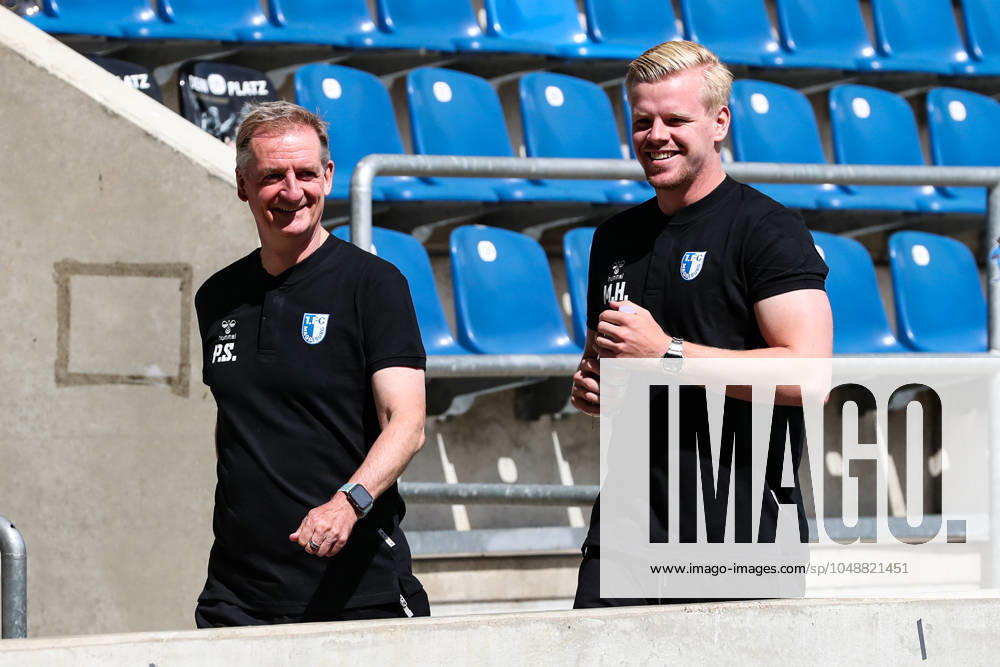 Trainer Petrik Sander (1. FC Magdeburg) und Torwartkoordinator Maximilian Heidel (1. FC Magdeburg) - Fussball NOFV-Oberliga Süd Porträttermin 2023 2024 offizieller Fototermin 1. FC Magdeburg U23 in der MDCC Arena in Magdeburg - Deutschland, Fussball, Maenner, GER