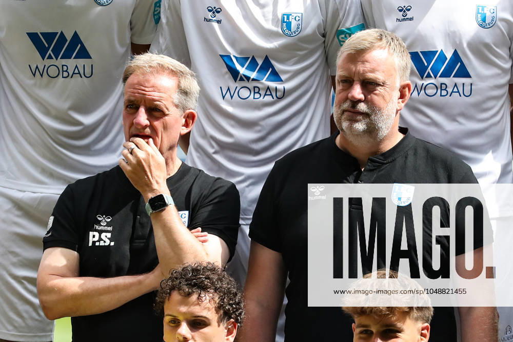 Trainer Petrik Sander (1. FC Magdeburg) und Tom Heitzmann (Geschäftsstellenleiter 1. FC Magdeburg e.V.) - Fussball NOFV-Oberliga Süd Porträttermin 2023 2024 offizieller Fototermin 1. FC Magdeburg U23 in der MDCC Arena in Magdeburg - Deutschland, Fussball, Maenner, GER