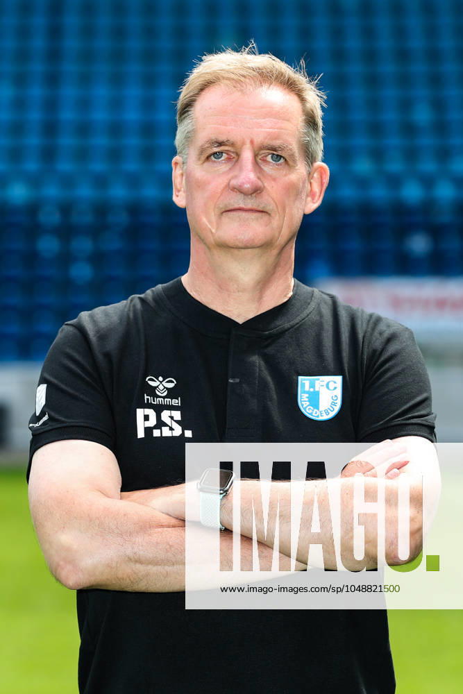 Trainer Petrik Sander, 1. FC Magdeburg - Fussball NOFV-Oberliga Süd Porträttermin 2023 2024 offizieller Fototermin 1. FC Magdeburg U23 in der MDCC Arena in Magdeburg - Porträt, Portrait, Einzelbild, Deutschland, Fussball, Maenner, GER