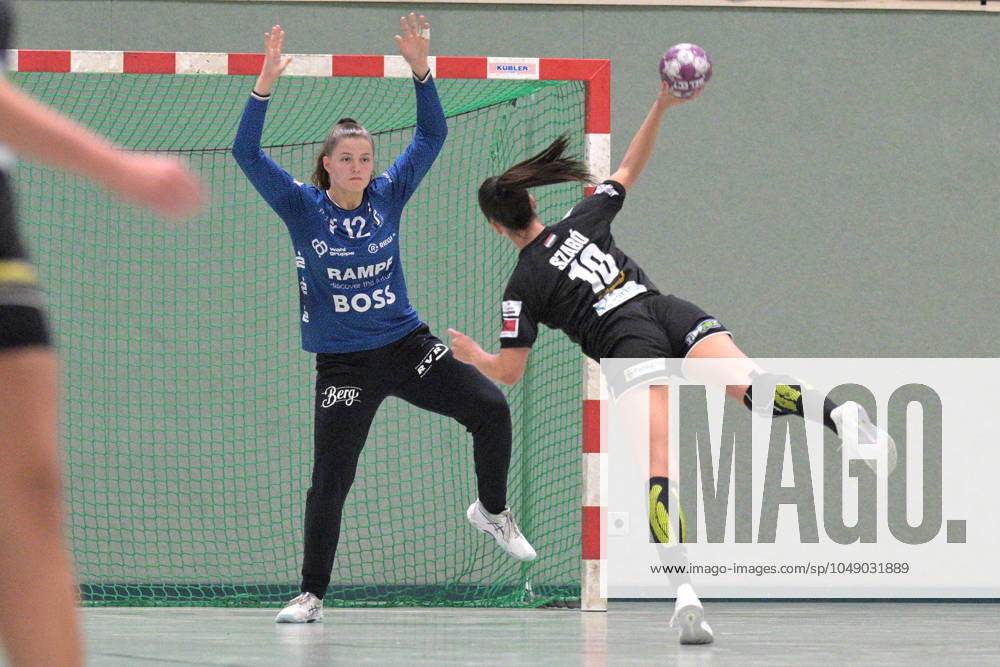 Marie Kristin Weiss (TusSies Metzingen, 12) im Tor gegen Kitti Szabo (Alba Fehervar KC, 18) TusSies Metzingen vs. Alba Fehervar, Handball,DHB, HBF, Testspiel, Saison 2024 2025 , 23.08.2024 TusSies Metzingen vs. Alba Fehervar Handball, DHB, HBF, Testspiel, 23.08.2024 Metzingen