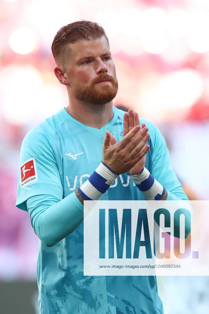 Fussball 1. Bundesliga, RB Leipzig - VfL Bochum, v.l. Timo Horn (Bochum, 1) enttaeuscht, enttäuscht, schaut enttaeuscht, niedergeschlagen, disappointed Leipzig