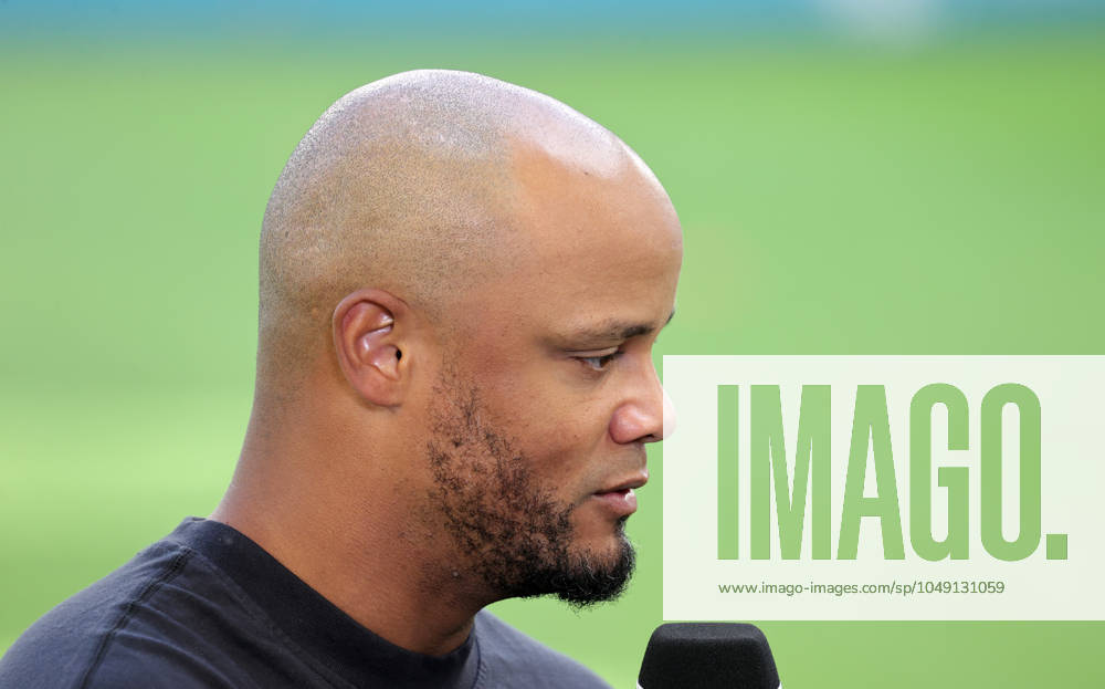Cheftrainer Vincent Kompany (FC Bayern Muenchen) Fussball, Herren, Saison 2024 2025, 1.Liga, Bundesliga, Volkswagenarena, VfL Wolfsburg gegen FC Bayern Muenchen, 2-3 DFL REGULATIONS PROHIBIT ANY USE OF PHOTOGRAPHS AS IMAGE SEQUENCES AND OR QUASI-VIDEO.
