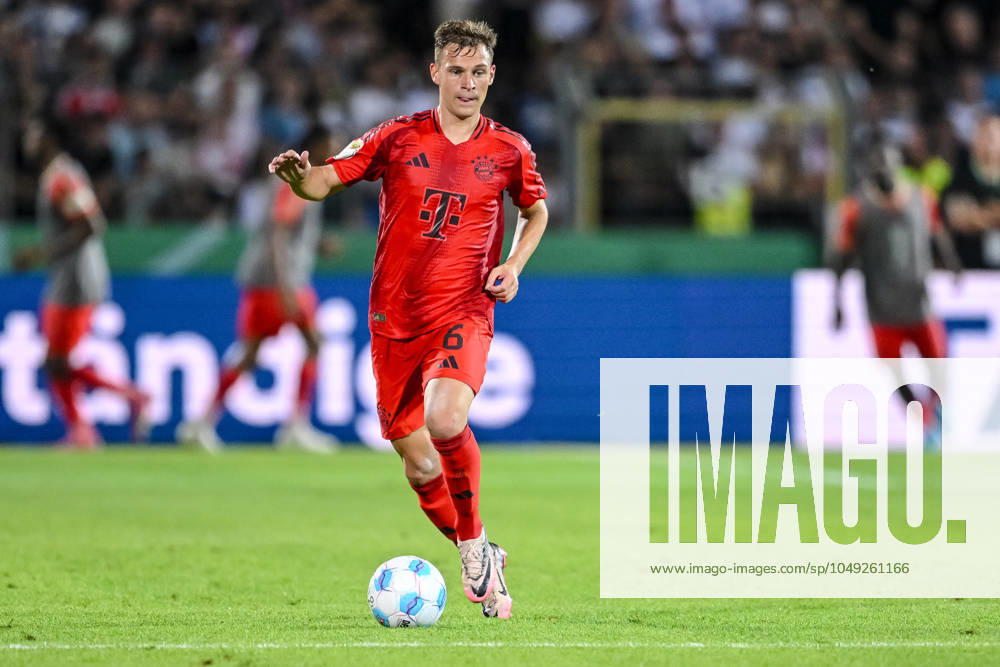 Joshua Kimmich (FC Bayern Muenchen) in Aktion, am Ball, Einzelaktion waehrend des DFB-Pokal - erstrunden Spiels zwischen dem SSV Ulm 1846 Fussball und FC Bayern München im Donaustadion am 16. August 2024 in Ulm, Deutschland. (Foto von Harry Langer DeFodi Images) +++ Joshua Kimmich (FC Bayern Muenchen) controls the Ball during the DFB-Pokal - First Round match between SSV Ulm 1846 Fussball and FC Bayern Muenchen at Donaustadion on August 16, 2024 in Ulm, Germany. (Photo by Harry Langer DeFodi Images) DFB DFL REGULATIONS PROHIBIT ANY USE OF PHOTOGRAPHS AS IMAGE SEQUENCES AND OR QUASI-VIDEO. (Photo by Harry Langer DeFodi Images) DFB DFL REGULATIONS PROHIBIT ANY USE OF PHOTOGRAPHS AS IMAGE SEQUENCES AND OR QUASI-VIDEO. Defodi-541_SSVFCB240816_261