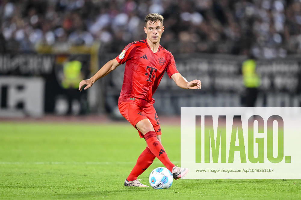 Joshua Kimmich (FC Bayern Muenchen) in Aktion, am Ball, Einzelaktion waehrend des DFB-Pokal - erstrunden Spiels zwischen dem SSV Ulm 1846 Fussball und FC Bayern München im Donaustadion am 16. August 2024 in Ulm, Deutschland. (Foto von Harry Langer DeFodi Images) +++ Joshua Kimmich (FC Bayern Muenchen) controls the Ball during the DFB-Pokal - First Round match between SSV Ulm 1846 Fussball and FC Bayern Muenchen at Donaustadion on August 16, 2024 in Ulm, Germany. (Photo by Harry Langer DeFodi Images) DFB DFL REGULATIONS PROHIBIT ANY USE OF PHOTOGRAPHS AS IMAGE SEQUENCES AND OR QUASI-VIDEO. (Photo by Harry Langer DeFodi Images) DFB DFL REGULATIONS PROHIBIT ANY USE OF PHOTOGRAPHS AS IMAGE SEQUENCES AND OR QUASI-VIDEO. Defodi-541_SSVFCB240816_262