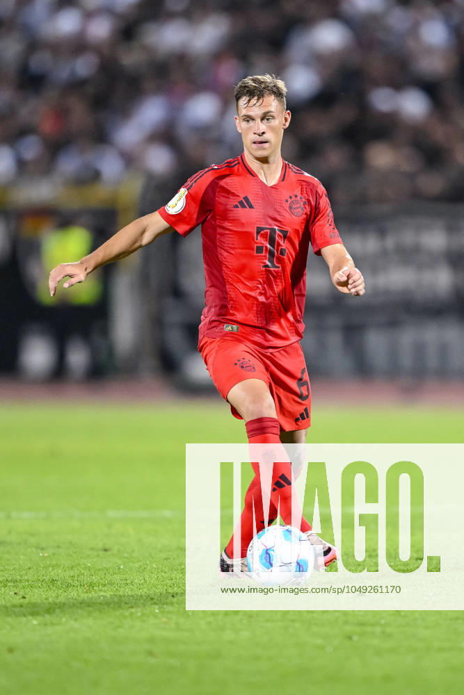 Joshua Kimmich (FC Bayern Muenchen) in Aktion, am Ball, Einzelaktion waehrend des DFB-Pokal - erstrunden Spiels zwischen dem SSV Ulm 1846 Fussball und FC Bayern München im Donaustadion am 16. August 2024 in Ulm, Deutschland. (Foto von Harry Langer DeFodi Images) +++ Joshua Kimmich (FC Bayern Muenchen) controls the Ball during the DFB-Pokal - First Round match between SSV Ulm 1846 Fussball and FC Bayern Muenchen at Donaustadion on August 16, 2024 in Ulm, Germany. (Photo by Harry Langer DeFodi Images) DFB DFL REGULATIONS PROHIBIT ANY USE OF PHOTOGRAPHS AS IMAGE SEQUENCES AND OR QUASI-VIDEO. (Photo by Harry Langer DeFodi Images) DFB DFL REGULATIONS PROHIBIT ANY USE OF PHOTOGRAPHS AS IMAGE SEQUENCES AND OR QUASI-VIDEO. Defodi-541_SSVFCB240816_263