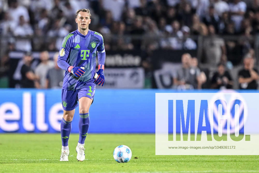 Torwart Manuel Neuer (FC Bayern Muenchen) in Aktion, am Ball, Einzelaktion waehrend des DFB-Pokal - erstrunden Spiels zwischen dem SSV Ulm 1846 Fussball und FC Bayern München im Donaustadion am 16. August 2024 in Ulm, Deutschland. (Foto von Harry Langer DeFodi Images) +++ Torwart Manuel Neuer (FC Bayern Muenchen) controls the Ball during the DFB-Pokal - First Round match between SSV Ulm 1846 Fussball and FC Bayern Muenchen at Donaustadion on August 16, 2024 in Ulm, Germany. (Photo by Harry Langer DeFodi Images) DFB DFL REGULATIONS PROHIBIT ANY USE OF PHOTOGRAPHS AS IMAGE SEQUENCES AND OR QUASI-VIDEO. (Photo by Harry Langer DeFodi Images) DFB DFL REGULATIONS PROHIBIT ANY USE OF PHOTOGRAPHS AS IMAGE SEQUENCES AND OR QUASI-VIDEO. Defodi-541_SSVFCB240816_264
