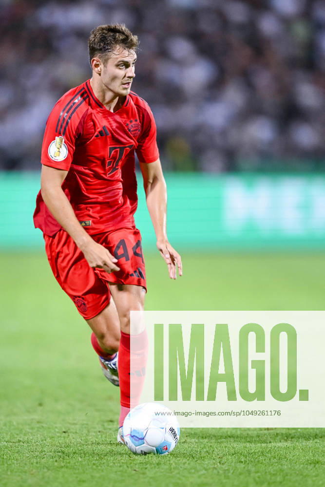 Josip Stanisic (FC Bayern Muenchen) in Aktion, am Ball, Einzelaktion waehrend des DFB-Pokal - erstrunden Spiels zwischen dem SSV Ulm 1846 Fussball und FC Bayern München im Donaustadion am 16. August 2024 in Ulm, Deutschland. (Foto von Harry Langer DeFodi Images) +++ Josip Stanisic (FC Bayern Muenchen) controls the Ball during the DFB-Pokal - First Round match between SSV Ulm 1846 Fussball and FC Bayern Muenchen at Donaustadion on August 16, 2024 in Ulm, Germany. (Photo by Harry Langer DeFodi Images) DFB DFL REGULATIONS PROHIBIT ANY USE OF PHOTOGRAPHS AS IMAGE SEQUENCES AND OR QUASI-VIDEO. (Photo by Harry Langer DeFodi Images) DFB DFL REGULATIONS PROHIBIT ANY USE OF PHOTOGRAPHS AS IMAGE SEQUENCES AND OR QUASI-VIDEO. Defodi-541_SSVFCB240816_269