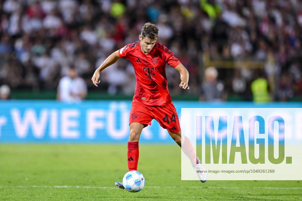 Josip Stanisic (FC Bayern Muenchen) in Aktion, am Ball, Einzelaktion waehrend des DFB-Pokal - erstrunden Spiels zwischen dem SSV Ulm 1846 Fussball und FC Bayern München im Donaustadion am 16. August 2024 in Ulm, Deutschland. (Foto von Harry Langer DeFodi Images) +++ Josip Stanisic (FC Bayern Muenchen) controls the Ball during the DFB-Pokal - First Round match between SSV Ulm 1846 Fussball and FC Bayern Muenchen at Donaustadion on August 16, 2024 in Ulm, Germany. (Photo by Harry Langer DeFodi Images) DFB DFL REGULATIONS PROHIBIT ANY USE OF PHOTOGRAPHS AS IMAGE SEQUENCES AND OR QUASI-VIDEO. (Photo by Harry Langer DeFodi Images) DFB DFL REGULATIONS PROHIBIT ANY USE OF PHOTOGRAPHS AS IMAGE SEQUENCES AND OR QUASI-VIDEO. Defodi-541_SSVFCB240816_378