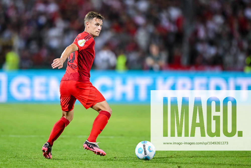 Joshua Kimmich (FC Bayern Muenchen) in Aktion, am Ball, Einzelaktion waehrend des DFB-Pokal - erstrunden Spiels zwischen dem SSV Ulm 1846 Fussball und FC Bayern München im Donaustadion am 16. August 2024 in Ulm, Deutschland. (Foto von Harry Langer DeFodi Images) +++ Joshua Kimmich (FC Bayern Muenchen) controls the Ball during the DFB-Pokal - First Round match between SSV Ulm 1846 Fussball and FC Bayern Muenchen at Donaustadion on August 16, 2024 in Ulm, Germany. (Photo by Harry Langer DeFodi Images) DFB DFL REGULATIONS PROHIBIT ANY USE OF PHOTOGRAPHS AS IMAGE SEQUENCES AND OR QUASI-VIDEO. (Photo by Harry Langer DeFodi Images) DFB DFL REGULATIONS PROHIBIT ANY USE OF PHOTOGRAPHS AS IMAGE SEQUENCES AND OR QUASI-VIDEO. Defodi-541_SSVFCB240816_379