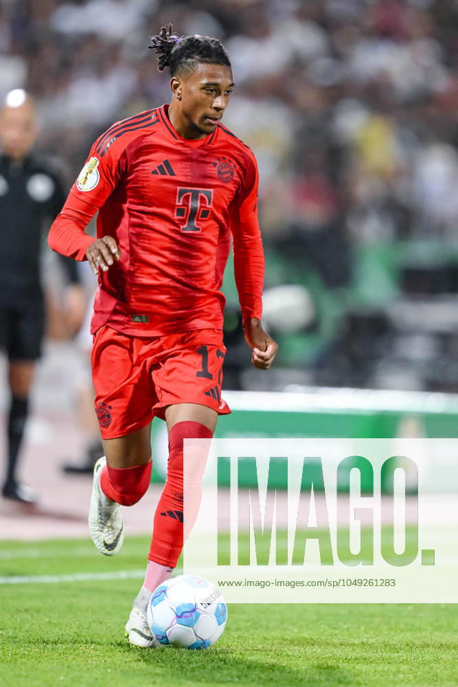 Michael Olise (FC Bayern Muenchen) in Aktion, am Ball, Einzelaktion waehrend des DFB-Pokal - erstrunden Spiels zwischen dem SSV Ulm 1846 Fussball und FC Bayern München im Donaustadion am 16. August 2024 in Ulm, Deutschland. (Foto von Harry Langer DeFodi Images) +++ Michael Olise (FC Bayern Muenchen) controls the Ball during the DFB-Pokal - First Round match between SSV Ulm 1846 Fussball and FC Bayern Muenchen at Donaustadion on August 16, 2024 in Ulm, Germany. (Photo by Harry Langer DeFodi Images) DFB DFL REGULATIONS PROHIBIT ANY USE OF PHOTOGRAPHS AS IMAGE SEQUENCES AND OR QUASI-VIDEO. (Photo by Harry Langer DeFodi Images) DFB DFL REGULATIONS PROHIBIT ANY USE OF PHOTOGRAPHS AS IMAGE SEQUENCES AND OR QUASI-VIDEO. Defodi-541_SSVFCB240816_415